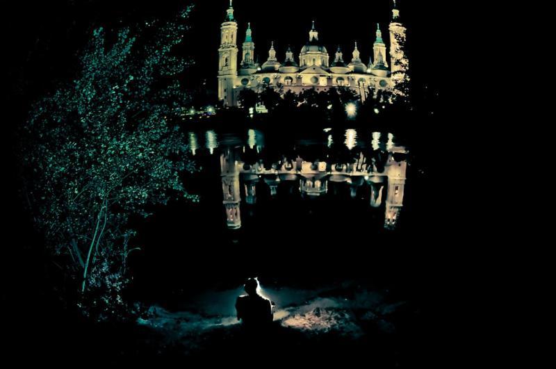 Be Zaragoza Hostel Екстериор снимка The Royal Palace of Madrid at night