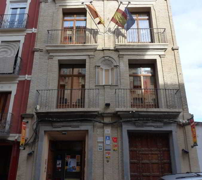 Be Zaragoza Hostel Екстериор снимка Town Hall