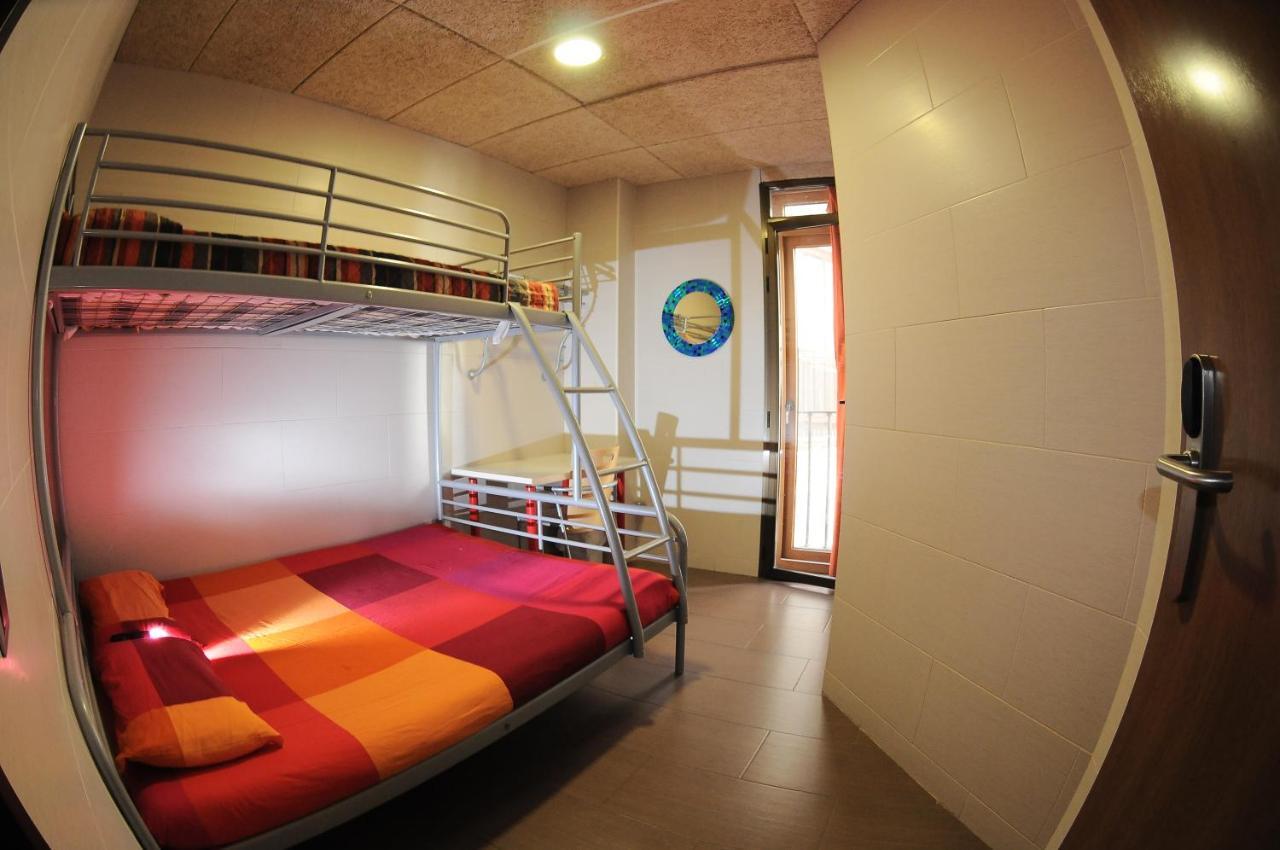 Be Zaragoza Hostel Стая снимка